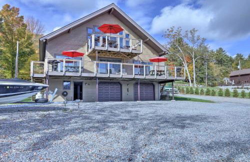 Lakefront Bolton Retreat with Balcony and Views! - Foto 3