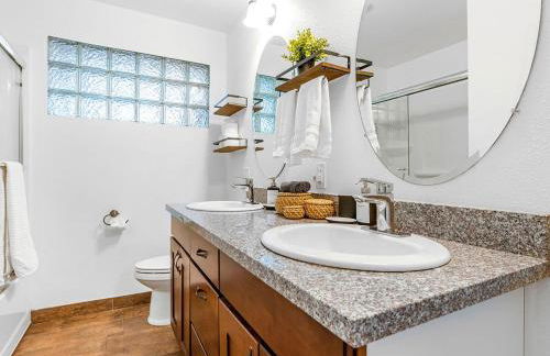 Modern home near UVU and BYU with hot tub and mountain views - Foto 26