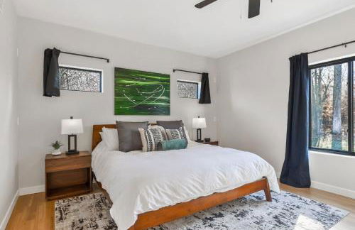 4BR Home with 4 Private Bathrooms 20 Min from Airport - Foto 36