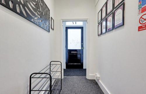 Large 5-Bedroom Home, Perfect for Long Stays & Team Accommodation - Foto 56