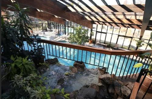 Luxe 10 guest Ski Cabin - Snowboarding Hiking Pools Golf Tennis - Foto 2