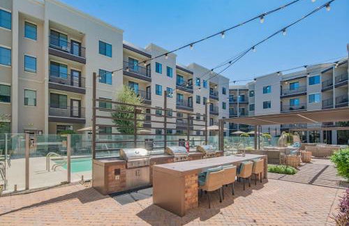 Spacious 2BR Uptown Biltmore Gym Pool Parking WD - Foto 10