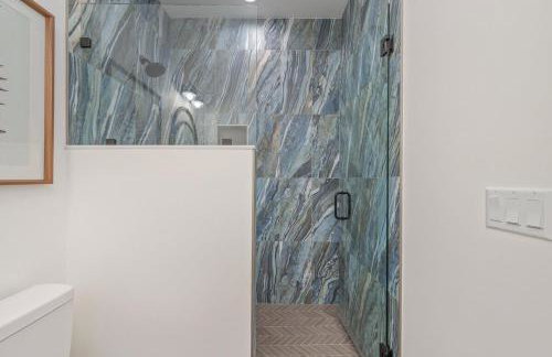 2 Blocks to the Beach! Pool & Golf Cart, Sleeps 21 - Foto 41