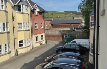 Modern, Sleeps 6, First floor, Parking, Beautiful rural market town, Llani - Foto 4