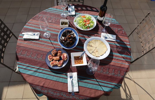 Paella tradicional Valenciana, cocinada con leña de naranjo. - Foto 6