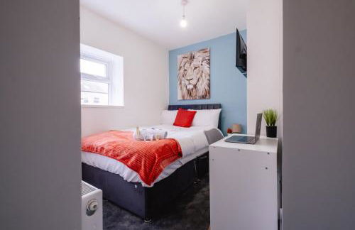 8 Bedroom, 8 En suite, 12 beds, Fast Wifi, Contractors, Parking - Foto 41