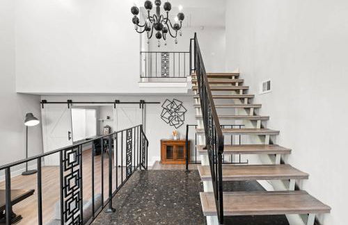 Serene Hilltop Oasis Above the City w Private Pool - Foto 14