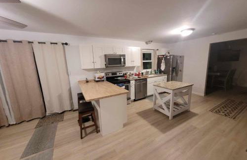 Spacious 4BR Home w Pool • Family Friendly - Foto 11