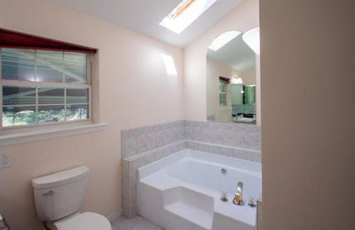 Huge Pocono Dreamhouse 4 bedrooms 12 guests - Foto 7