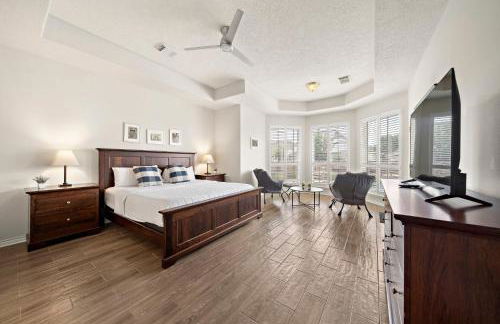 Houston Lake Retreat Pool Lake Front Spa - Foto 27