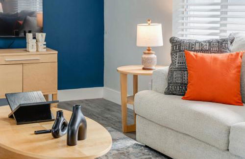 Luxe by Jenn - 3BR Retreat with Heated Pool - Photo 29