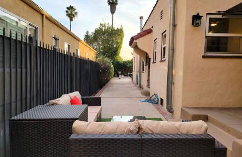 Glamorous Getaway: Exclusive 1BR LA Hotspots - Foto 36