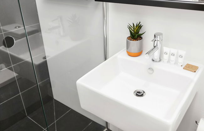 Ocean Views St Kilda Apartment by Ready Set Host - Foto 21