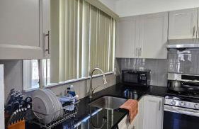 The Heart of Hicksville House - Photo 2