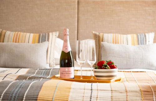 Corn Barn at East Trenean Farm -Luxury Cornish Barn Conversion sleeping 8 with hot tub, private garden, rural views and EV facilities - Foto 23