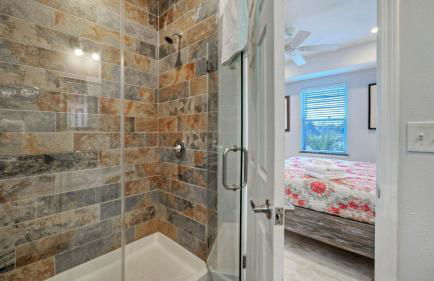 Sleeps 26 2 Homes w/ Waterfront Pool + Boat Dock Laguna Village Escape - Foto 54