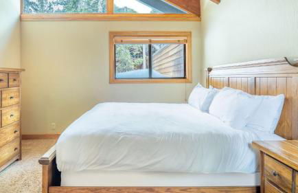 Luxury Incline Village Cabin w Lake Views Game Room Firepit Beach Access - Foto 35