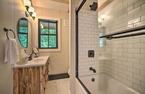 Sleek Cabin with Deck, 8 Miles to Mount Snow and Hikes - Foto 19