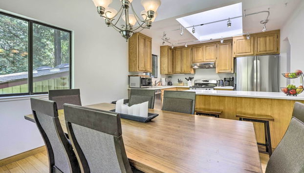 Tranquil Guerneville Home with Redwood Views - Foto 3, Interior