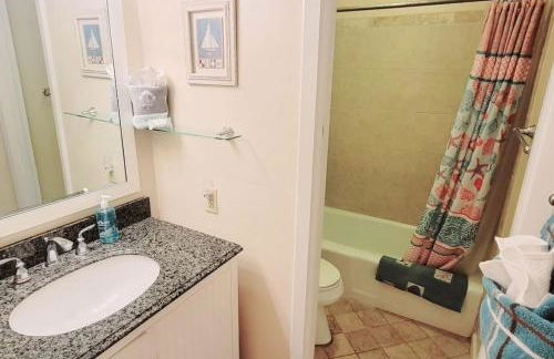 A3 tile floors pet friendly easy access downstairs faces nice grassy area Close to pool - Foto 5