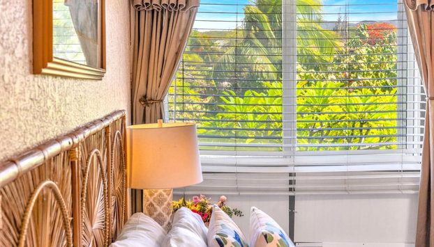 Napili Point Oceanfront 1 BR Sleeps 4 Perfect for Couples Complimentary Car with 6 Nights NAP-B13 by KBM - Foto 3, Zimmer