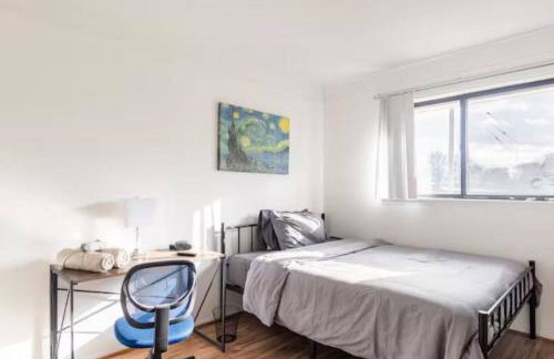 Spacious peaceful rm in home No Car No problem - Foto 7