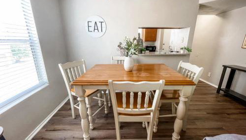 Spacious 3BR Retreat with Pool and Prime Location - Foto 3