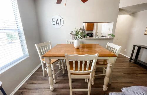 Spacious 3BR Retreat with Pool and Prime Location - Foto 3