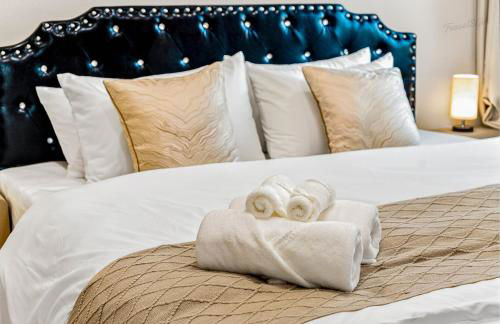 Spacious 9BR Home with Parking and Near DTLA - Foto 50