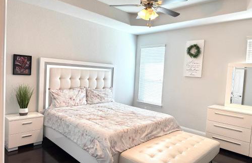 Modern Family Fun Home near AT&T Stadium, Rangers,6Flags, Epic Water Park - Foto 7