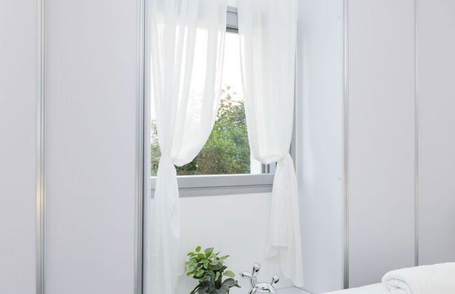 Quiet Hideaway & Terrace near Beach by FeelHome - Foto 3