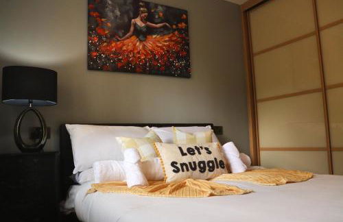 Heathrow Modern House with Parking & Fast WiFi - Foto 24