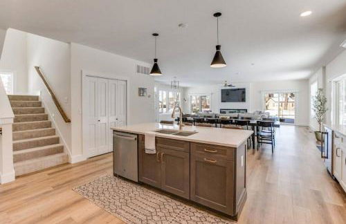 Luxury Estate with Stadium TDJ Views Sleeps 20 - Foto 44