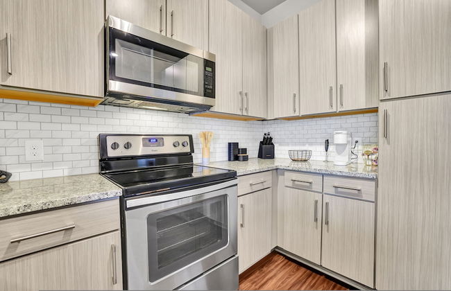 Ebony Ivory Midtown King Bed - Foto 18