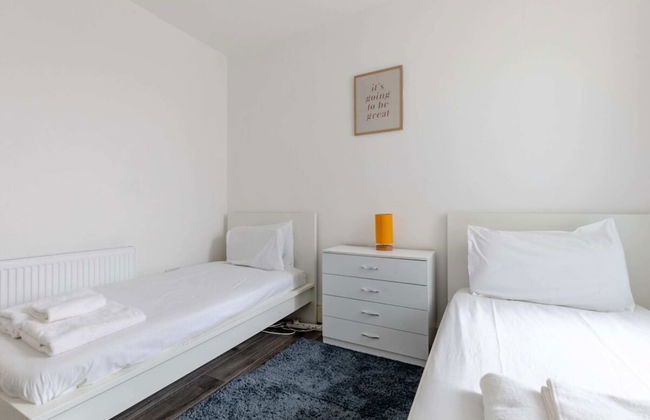 Spacious & Newly Renovated 4BD House East Ham! - Foto 18