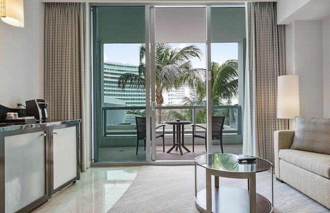 Junior Suite 1 At Sorrento S- Fontainebleau Miami Beach Studio Bedroom Home by RedAwning - Foto 1