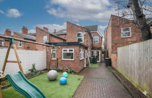 Spacious 6BR Family & Group Home Garden & Parking Sleeps 10 - Foto 18