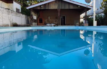 Casa com piscina perto da praia - Foto 1