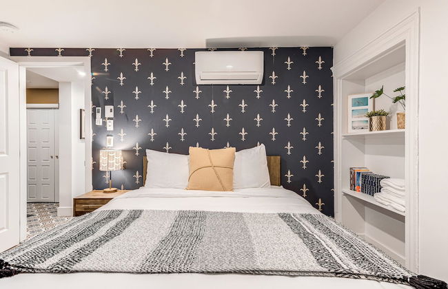 Elegant 1 Bedroom Suite - Photo 4