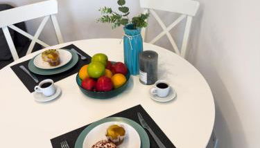 111 - Beachside Renovated 1BR apt 5 min from Beach - Photo 2