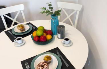 111 - Beachside Renovated 1BR apt 5 min from Beach - Photo 2