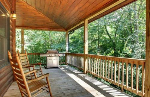 Astounding River View - Outdoor Hot Tub, Volleyball Net, Game Room + More! - Foto 40