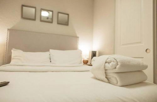 Sunny Guest Suite with large backyard - Pets Welcome - Foto 26