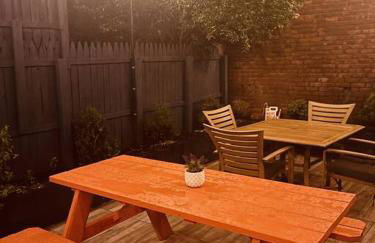 1850s historic Row House 7min train to NYC with private backyard - Foto 34