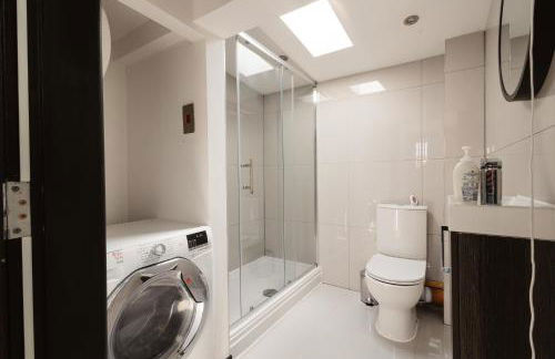 Two Bedroom Executive Pad by Traboule Properties Ltd - Foto 9