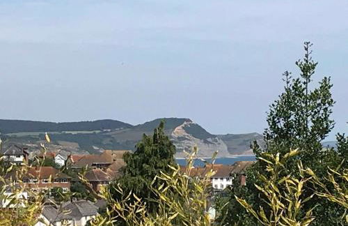 Lyme View Apartment - Photo 3