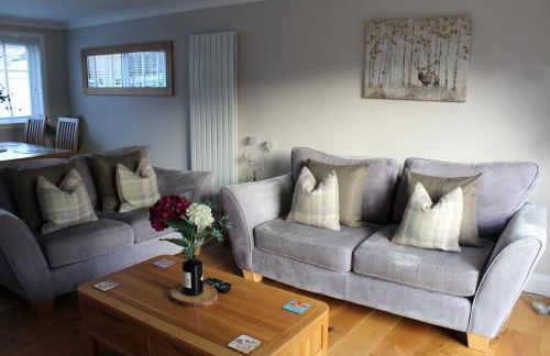 Lovely Riverside Holiday Home - Foto 11