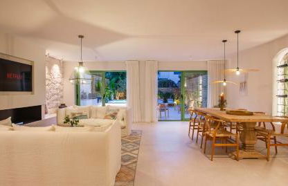 VACATION MARBELLA I Casa Savia, Private Pool, Luxury interiors, 10min walk to the Beach - Foto 25