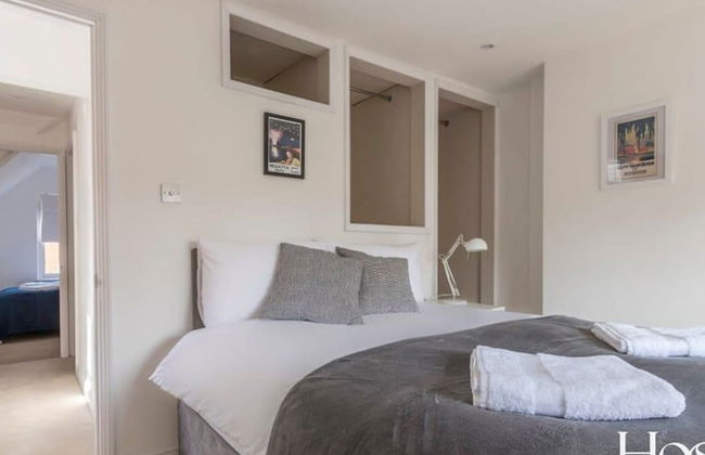 Stunning Character House In The Centre of Henley - Photo 14