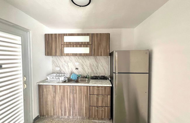 Stylish Remodeled 3BR w Yard Near Airport and Beaches - Photo 11